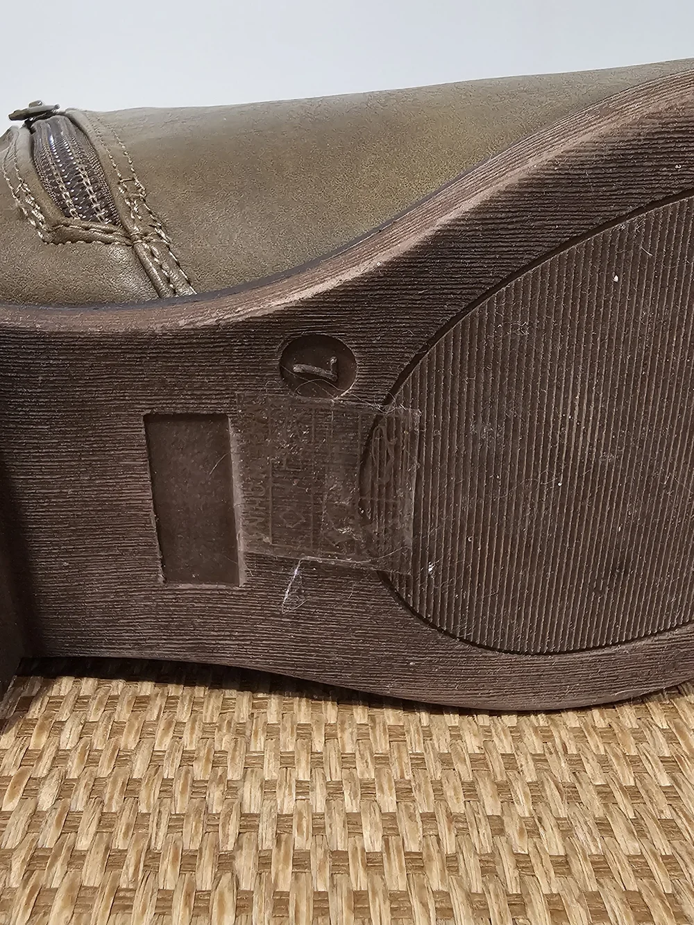 Olive Green Chelsea Ankle Boots Sz.7 Minimalist Low Heel  Casual Boho Festival - Picture 11 of 13